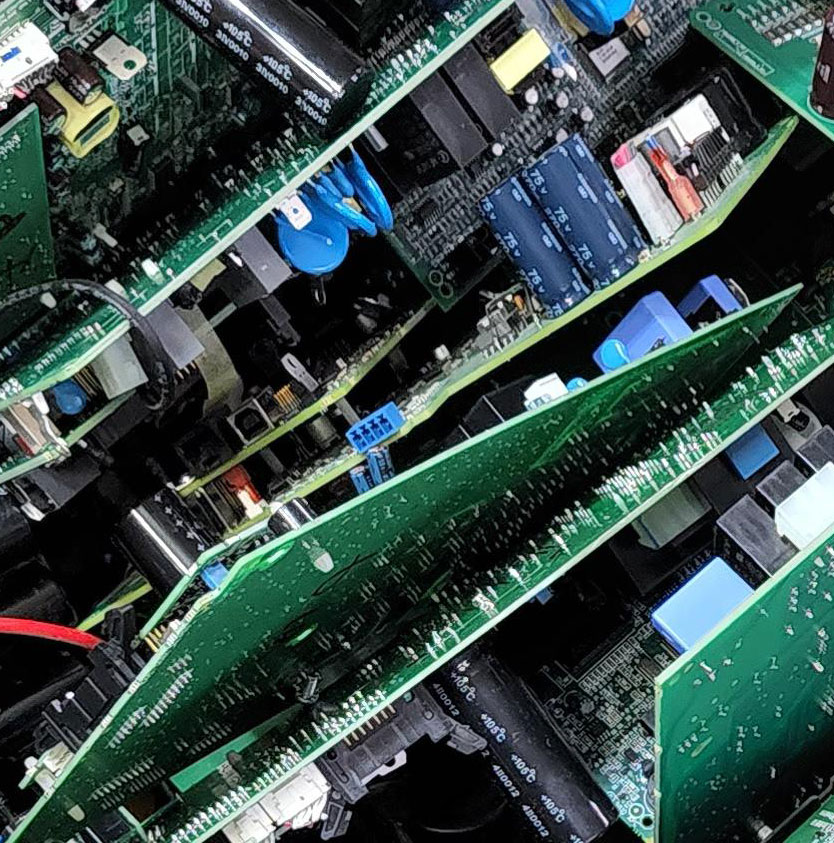 Masaüstü, sunucu ve dizüstü bilgisayar anakartları, İşlemciler ve CPU devre kartları, Ram ve bellek kartları, Grafik kartları, ağ kartları, cep telefonları, sunucular, ağ anahtarları gibi komple cihaz kartları, Elektronik cihazlar içerisindeki kartlar, elektronik kart hurdası, elektronik kart hurda alımı, elektronik kart hurda alanlar